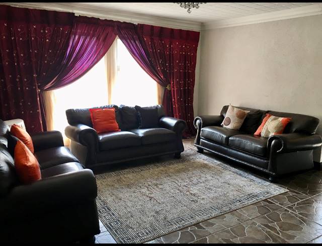 5 BEDROOM HOUSE FOR SALE IN SERALA VIEW